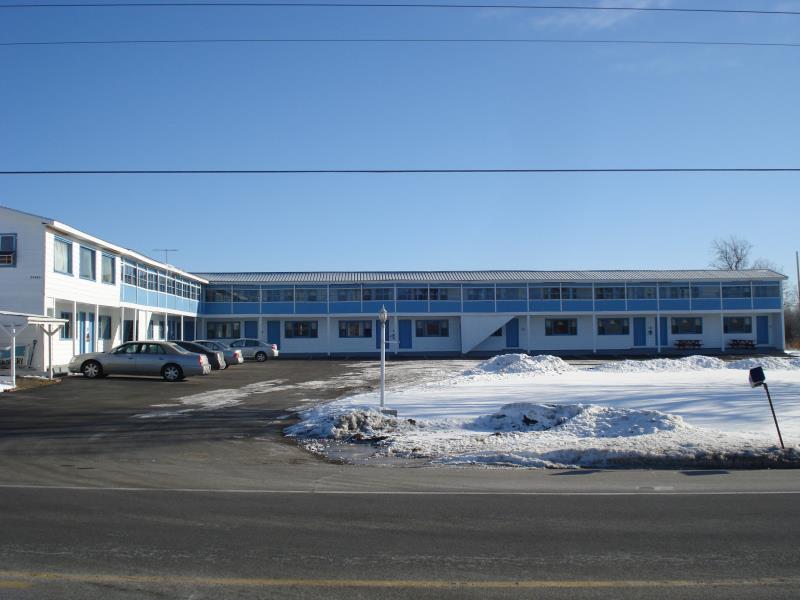 Rainbow Motel Уотъртаун Екстериор снимка