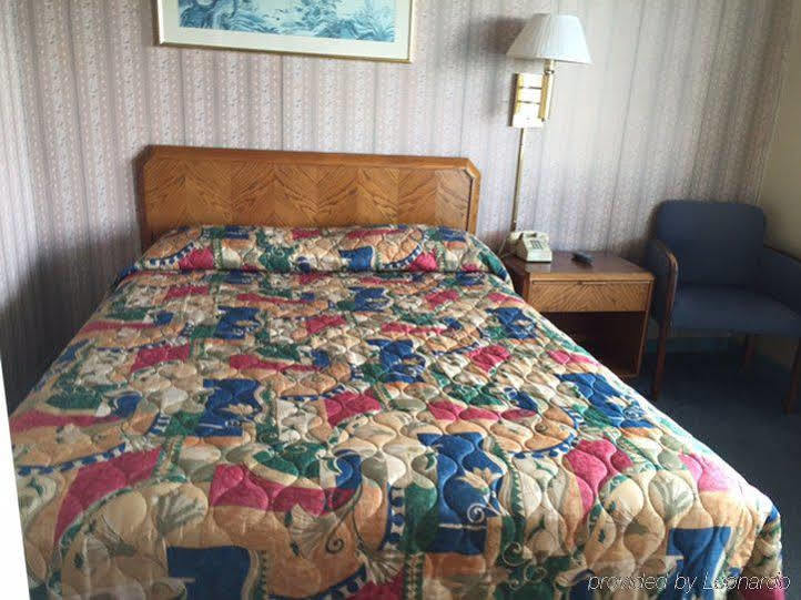 Rainbow Motel Уотъртаун Екстериор снимка